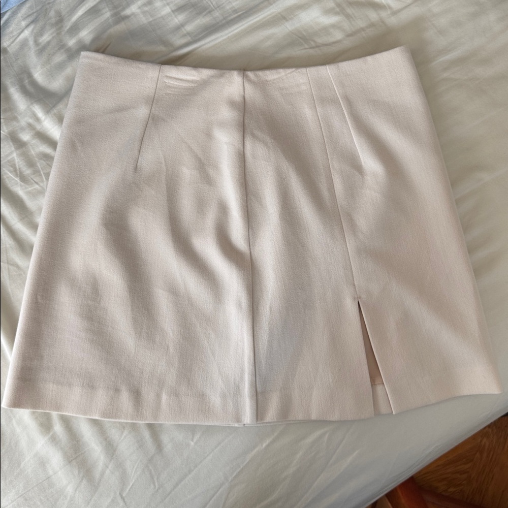 Djerf Avenue Must Have Mini Skirt in Cream | S